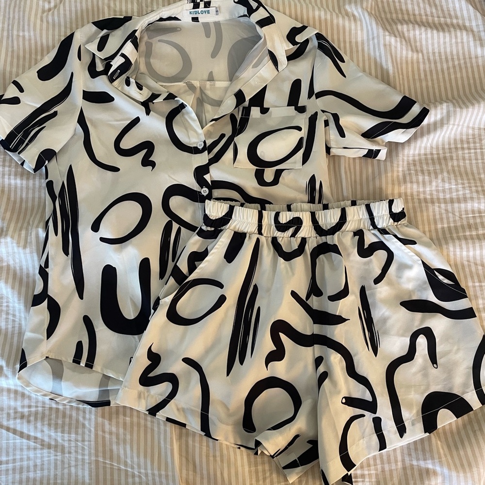 Black and White Abstract Print Matching Set